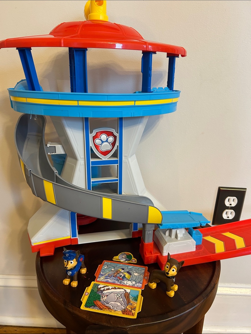Paw Patrol Lookout Rescue Command Center Playset - Picture 2 of 4